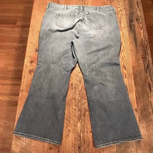 Torrid Jeans Slim Boot Blue Denim Medium Wash Bootcut Stretch Size 26 R = 44x29 - Picture 3 of 9